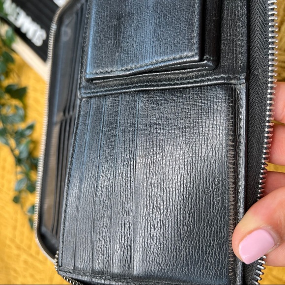 Authentic Black Gucci Slim Wallet - Picture 4 of 6